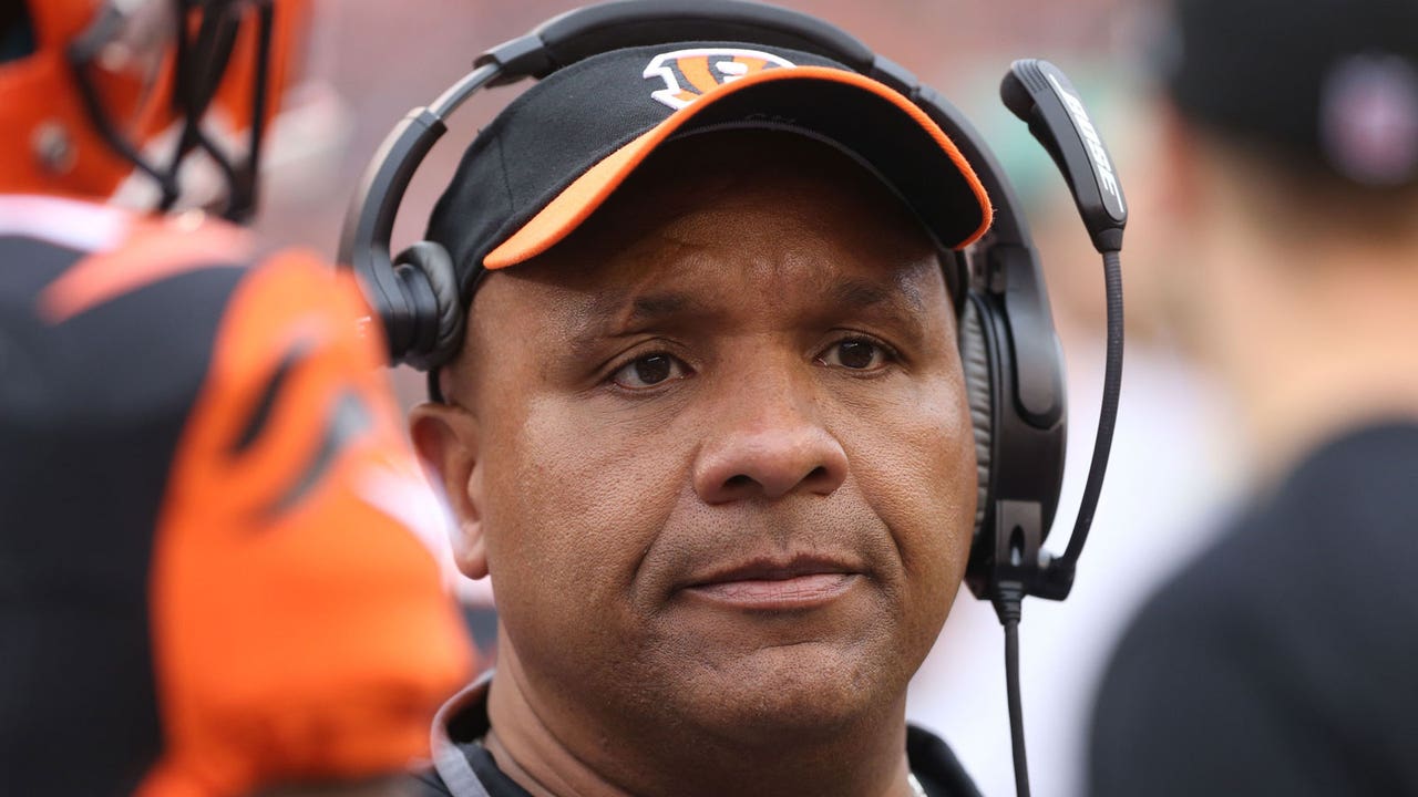 Browns hire Hue Jackson as coach, team's 8th since 1999